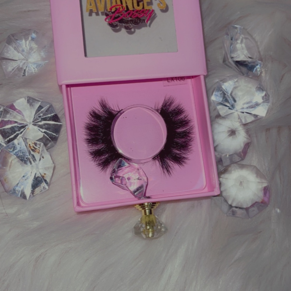 Lashes - Picture 7 of 8